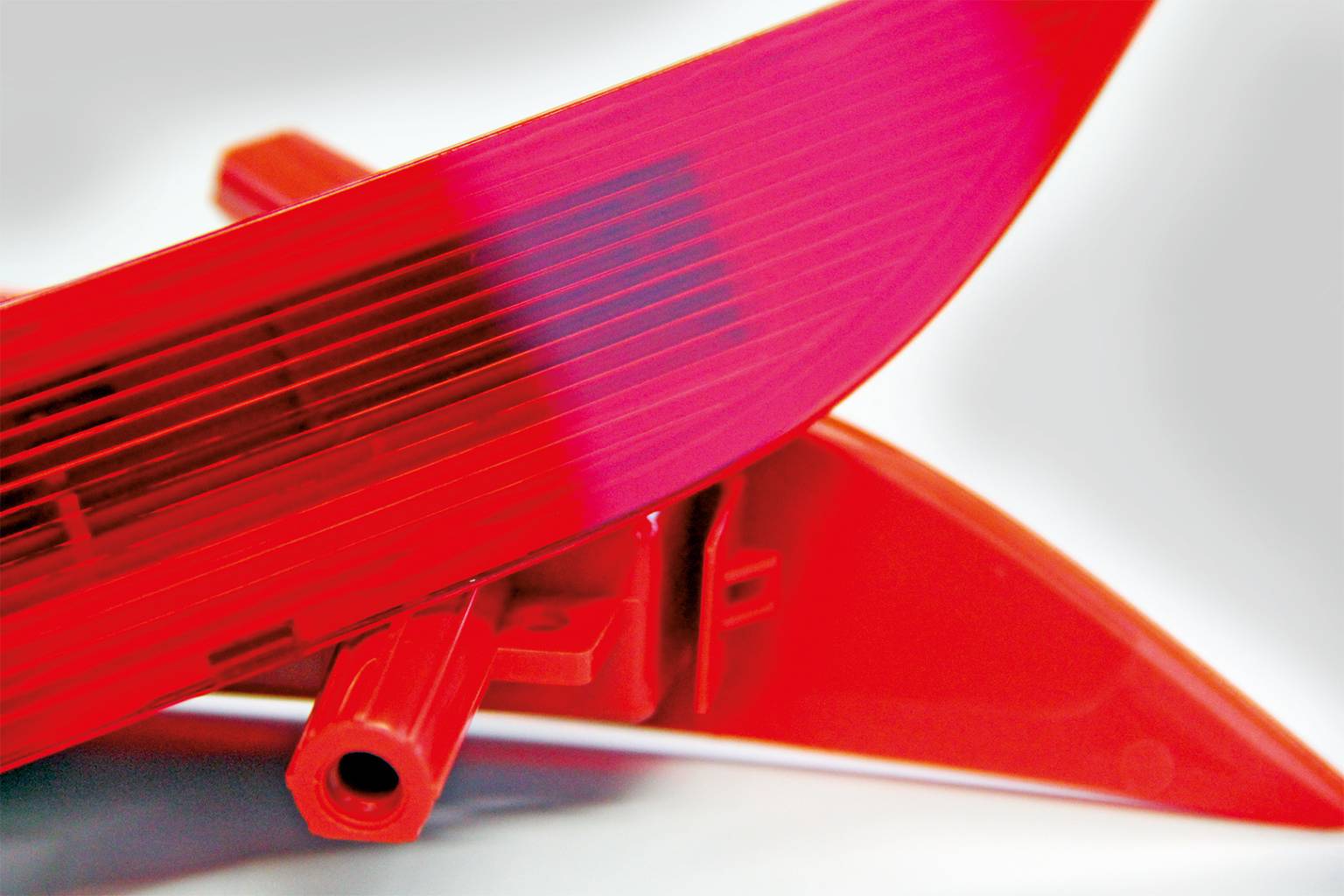 Soudage de feux arrière d’une voiture par ultrasons