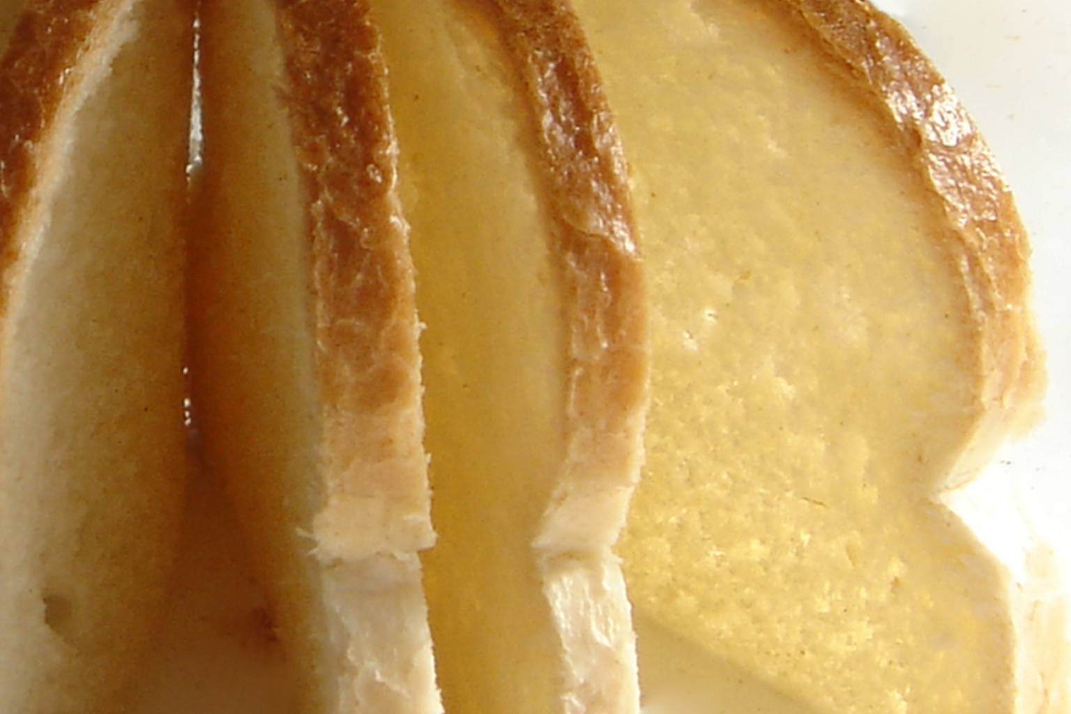Bread slices cut with ultrasonics