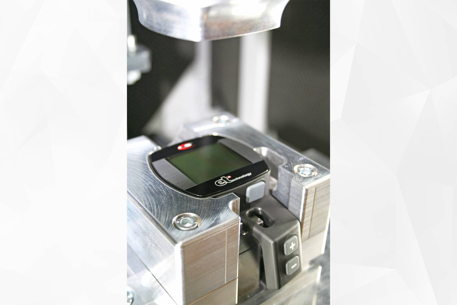 Visualizzatore elettronico di una E-bike saldato a ultrasuoni