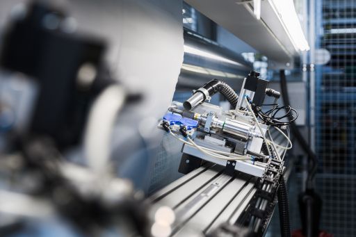 Ultrasonic cutter for textiles