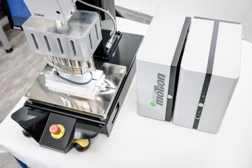 Máquina de soldar por ultrassom Electrical Motion2-20 com sonotrodo e suportes para soldadura de estetoscópios