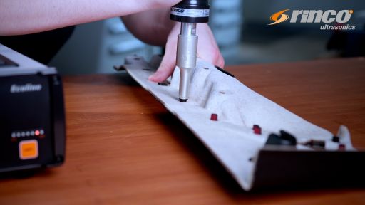 Ultraljudsnitning av fleecematerial med handenhet för ultraljudssvetsning HW35